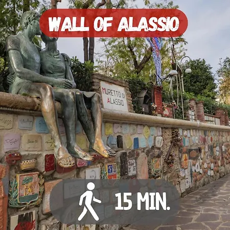 1 Min Walk From The Sea, With 2 Bed And 2 Bath