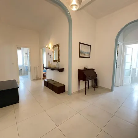 1 Min Walk From The Sea, With 2 Bed And 2 Bath Appartement *