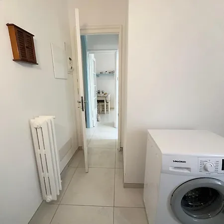 1 Min Walk From The Sea, With 2 Bed And 2 Bath *