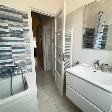 1 Min Walk From The Sea, With 2 Bed And 2 Bath Alassio