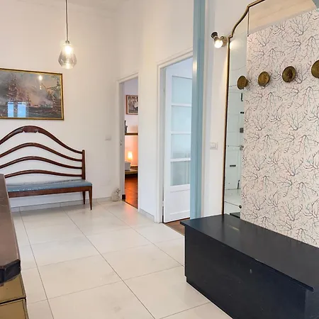 1 Min Walk From The Sea, With 2 Bed And 2 Bath Appartement