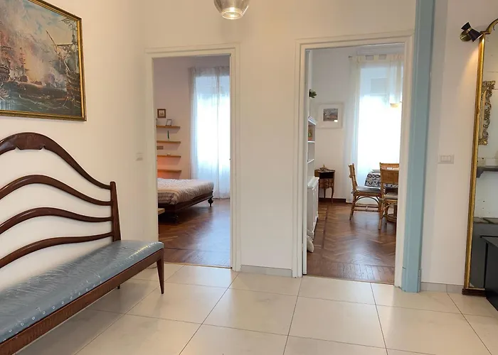 1 Min Walk From The Sea, With 2 Bed And 2 Bath アラッシオ