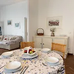 公寓 1 Min Walk From The Sea, With 2 Bed And 2 Bath *