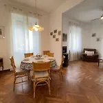 1 Min Walk From The Sea, With 2 Bed And 2 Bath *