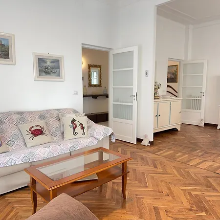 公寓 1 Min Walk From The Sea, With 2 Bed And 2 Bath 阿拉西奥