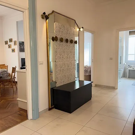 1 Min Walk From The Sea, With 2 Bed And 2 Bath