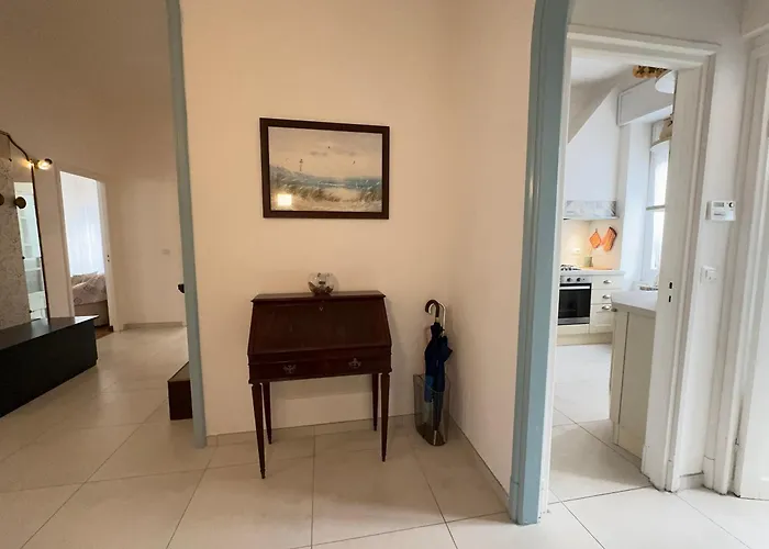 Appartamento 1 Min Walk From The Sea, With 2 Bed And 2 Bath *