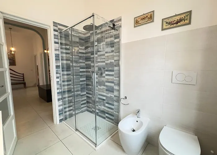 1 Min Walk From The Sea, With 2 Bed And 2 Bath Appartamento *