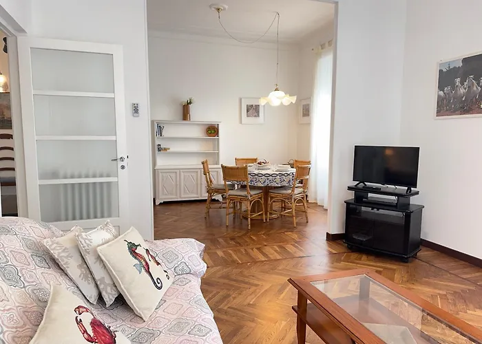 1 Min Walk From The Sea, With 2 Bed And 2 Bath